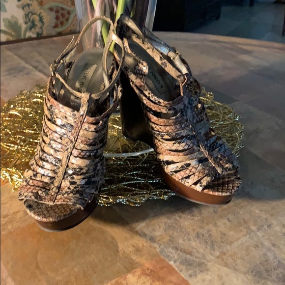 STEVE MADDEN SNAKESKIN SANDALS - Picture 2 of 8